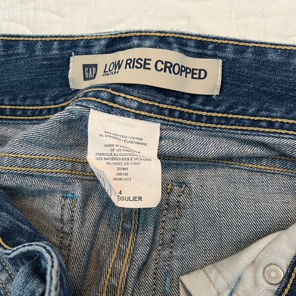 Gap low, rise, cropped size 4 jeans - Picture 2 of 3